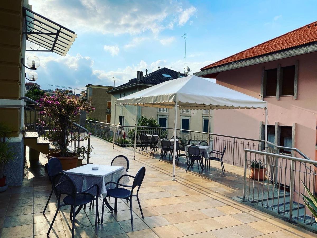 Hotel Ines Varraze Exterior foto