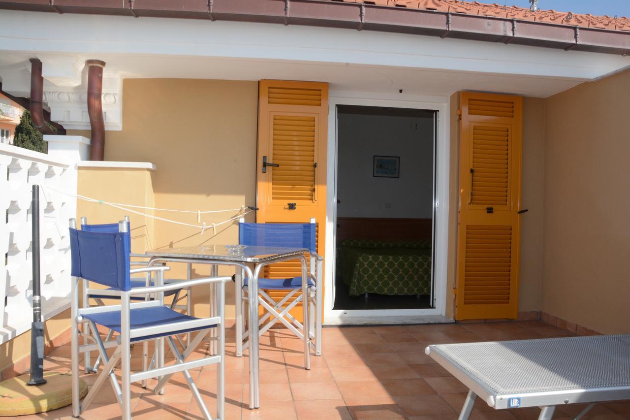 Hotel Ines Varraze Exterior foto